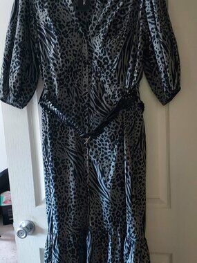 City Chic Dress - Size L/20 - NWT - Belted elastic at waist - button up